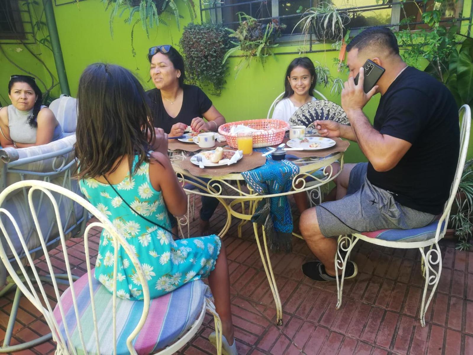 Hostal Dona Mercedes Juayua Bagian luar foto