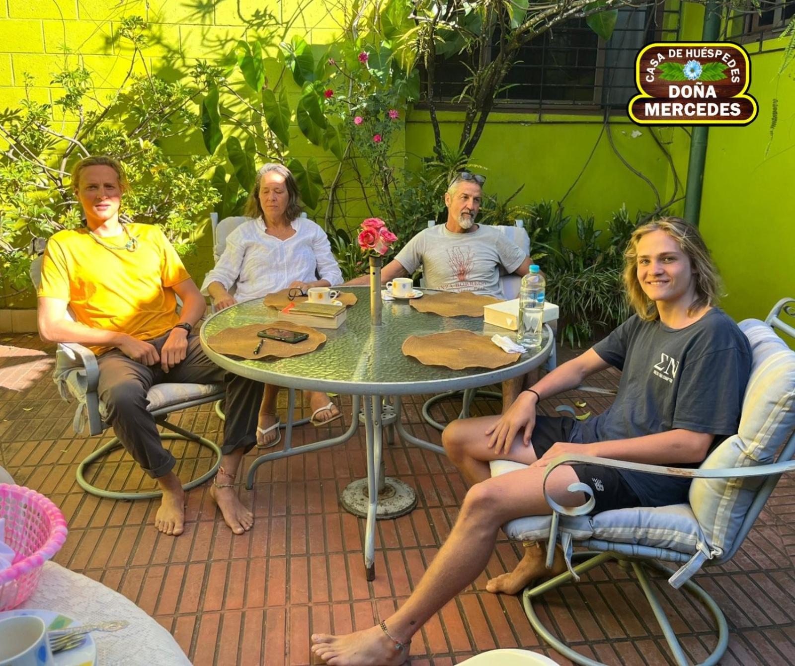 Hostal Dona Mercedes Juayua Bagian luar foto